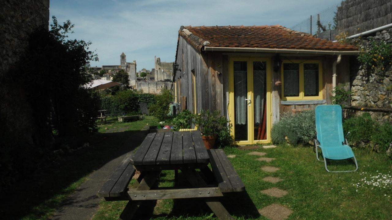 La Maison Rouge Couette-café